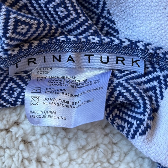Trina Turk lightweight throw - Picture 6 of 6